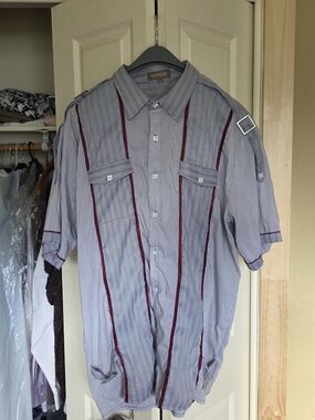 Retro Venezia Men’s Short-Sleeve Striped Shirt in Light Gray with Burgundy Trim